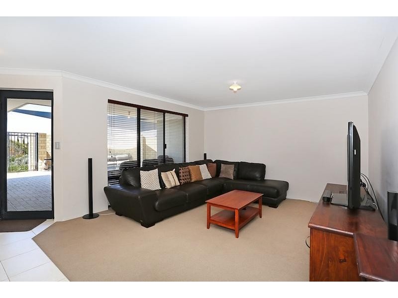 18 Asper Wy, Halls Head WA 6210