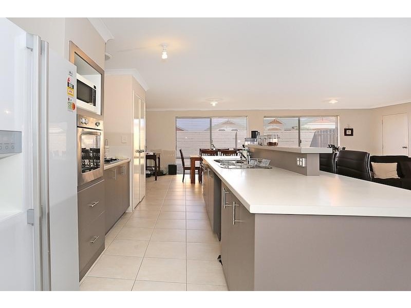 18 Asper Wy, Halls Head WA 6210