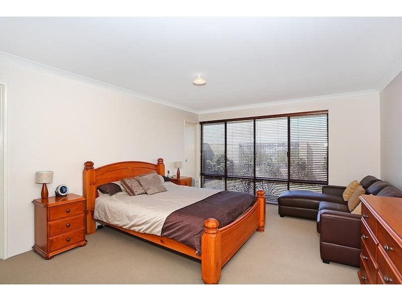 18 Asper Wy, Halls Head WA 6210