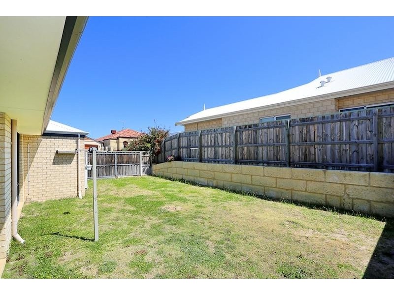 18 Asper Wy, Halls Head WA 6210