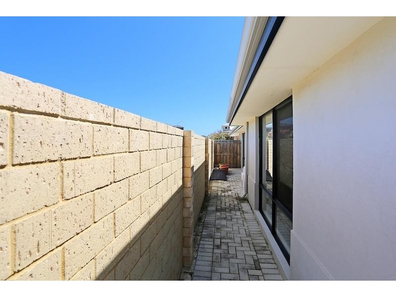18 Asper Wy, Halls Head WA 6210