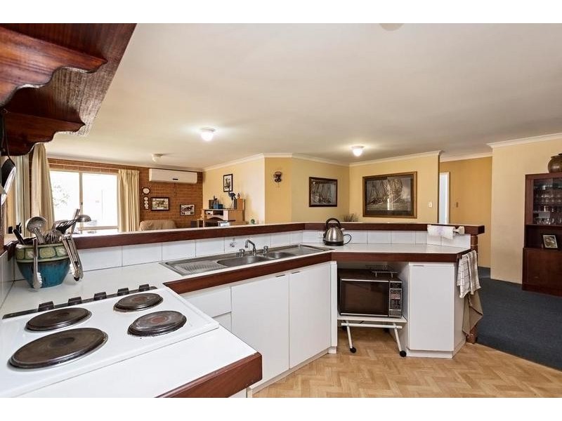 34 Cambridge Drive, Greenfields WA 6210