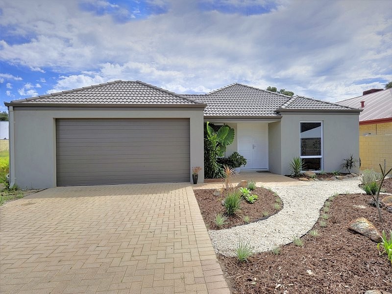 19 Bobtail Bend, Wannanup WA 6210