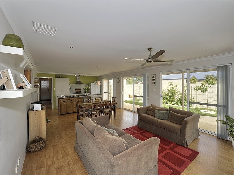 19 Bobtail Bend, Wannanup WA 6210