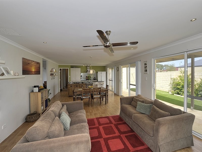 19 Bobtail Bend, Wannanup WA 6210