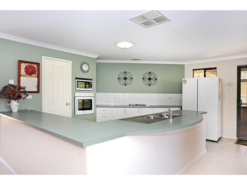 3 Pine Court, Meadow Springs WA 6210