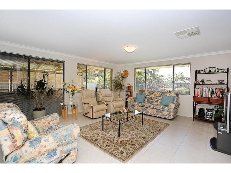 3 Pine Court, Meadow Springs WA 6210