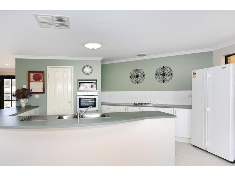 3 Pine Court, Meadow Springs WA 6210