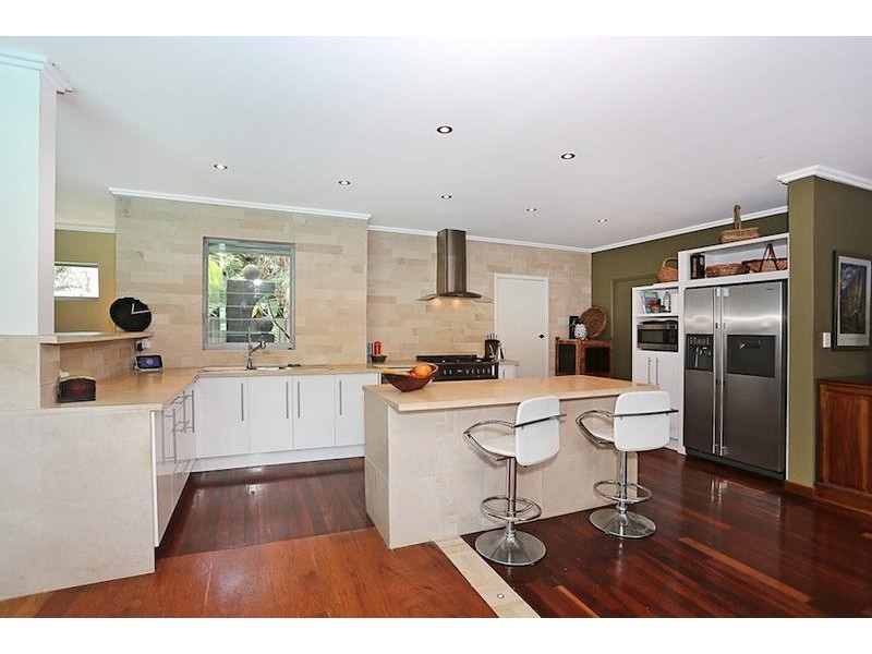 2 Allan Place, Halls Head WA 6210