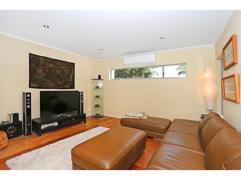 2 Allan Place, Halls Head WA 6210