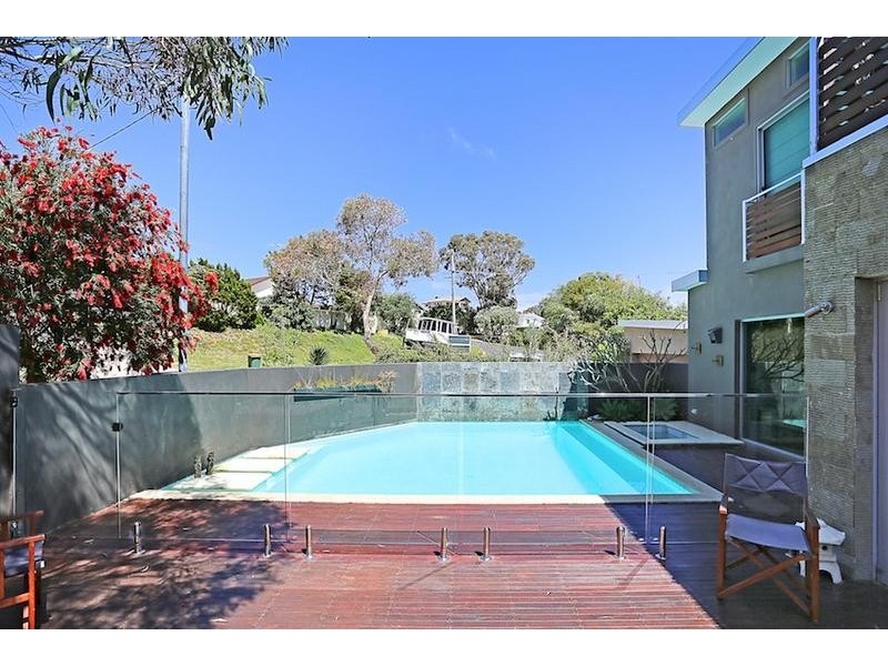 2 Allan Place, Halls Head WA 6210