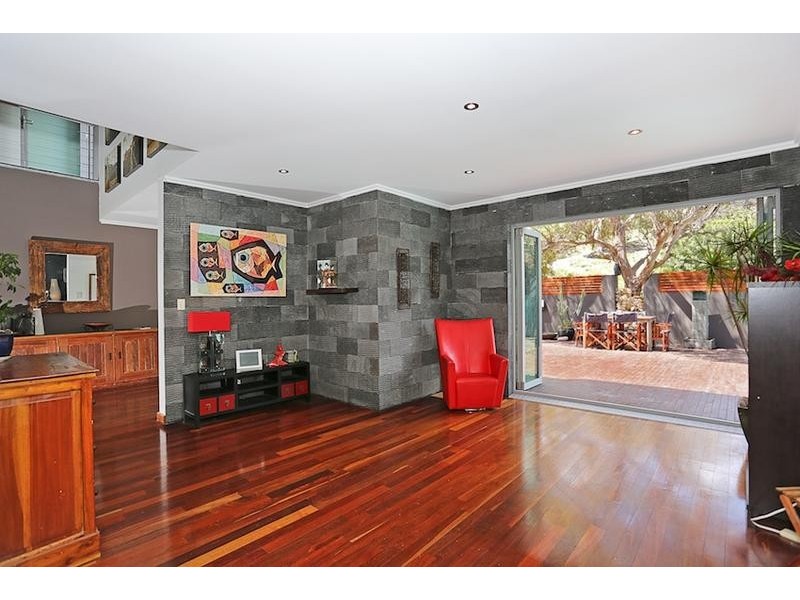 2 Allan Place, Halls Head WA 6210