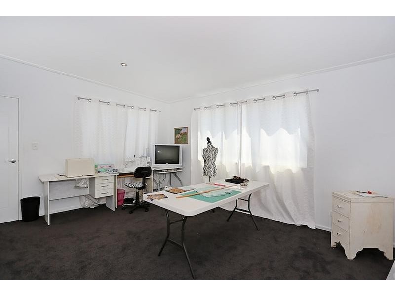 2 Allan Place, Halls Head WA 6210