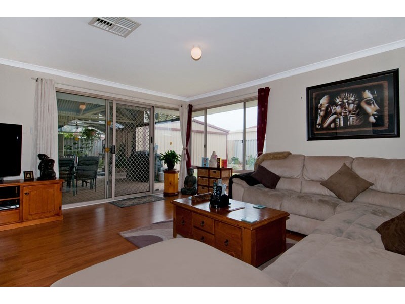 5 Lambourne Place, Halls Head WA 6210