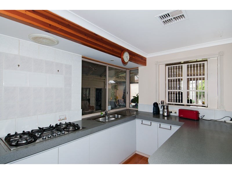 5 Lambourne Place, Halls Head WA 6210