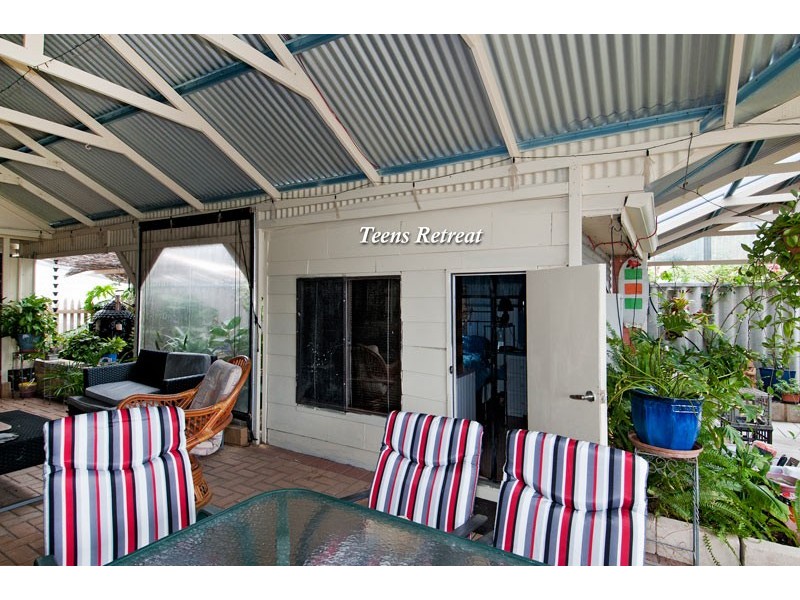 5 Lambourne Place, Halls Head WA 6210