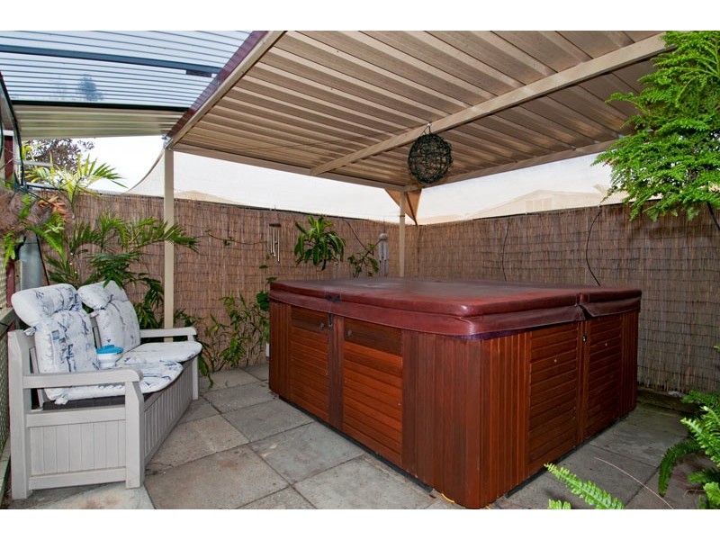 5 Lambourne Place, Halls Head WA 6210