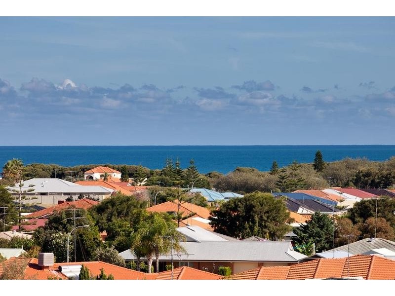 8 Nutans Court, Halls Head WA 6210