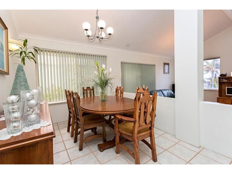 8 Nutans Court, Halls Head WA 6210