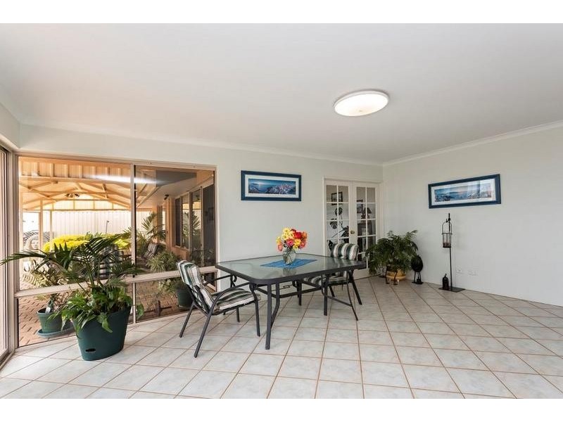 8 Nutans Court, Halls Head WA 6210