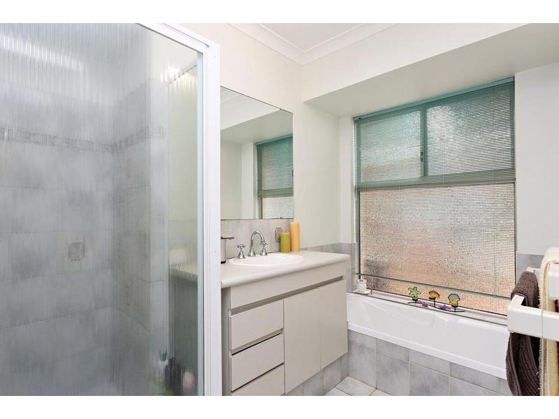 8 Nutans Court, Halls Head WA 6210