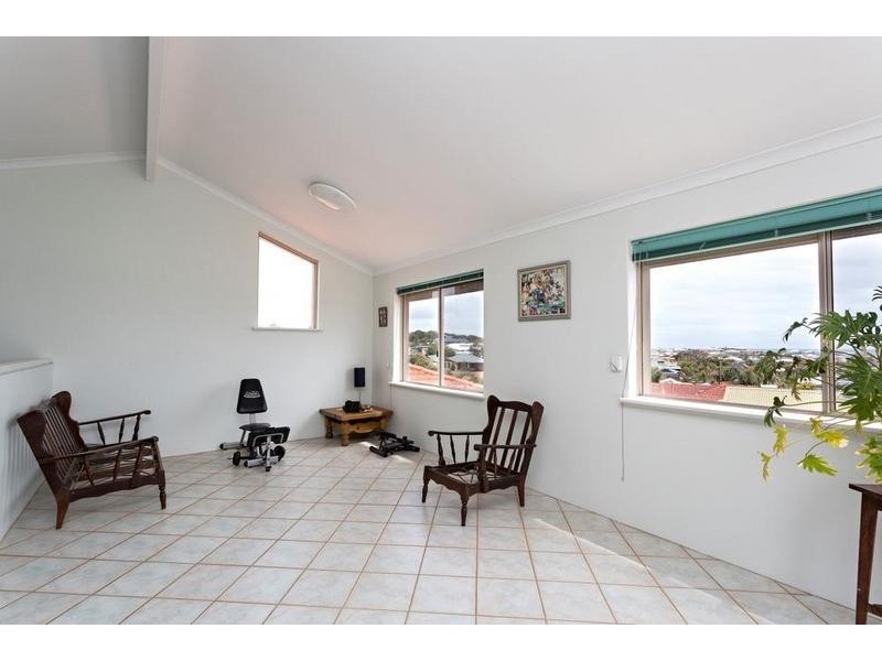 8 Nutans Court, Halls Head WA 6210