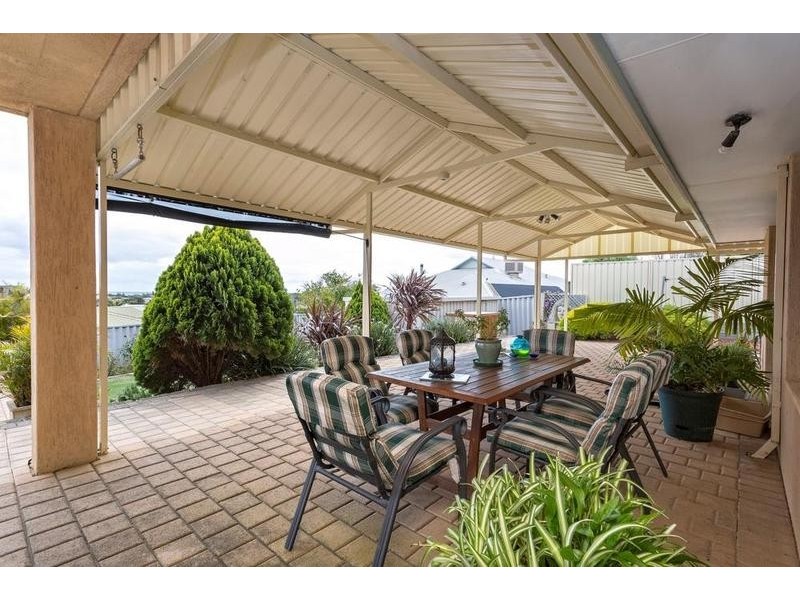 8 Nutans Court, Halls Head WA 6210