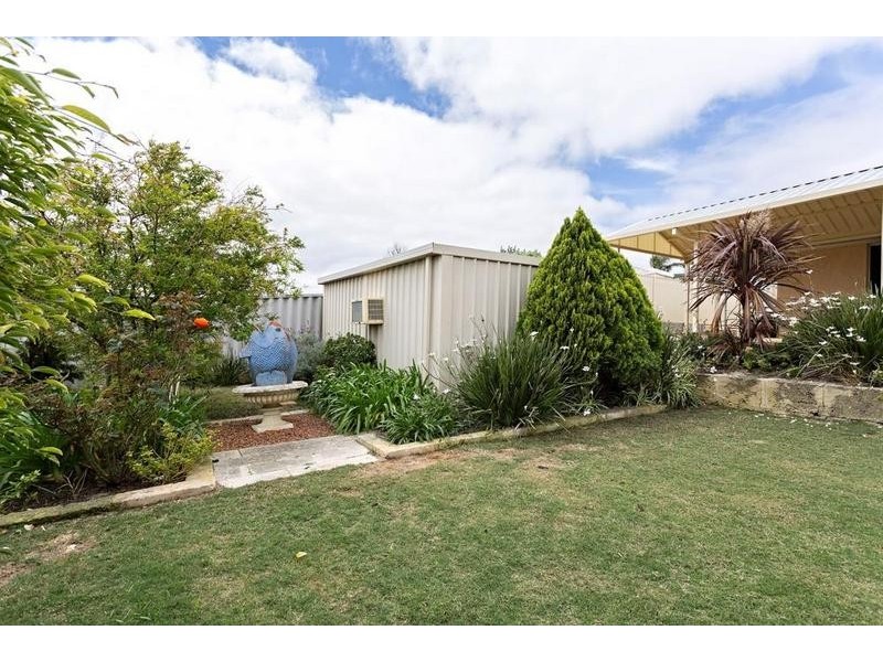 8 Nutans Court, Halls Head WA 6210