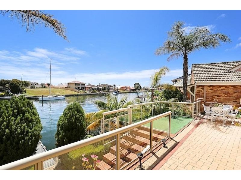 24 Cambria Island Retreat, Halls Head WA 6210