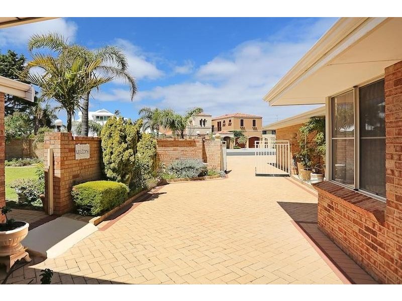 24 Cambria Island Retreat, Halls Head WA 6210