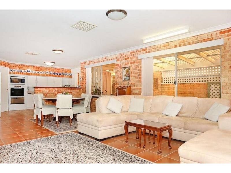 24 Cambria Island Retreat, Halls Head WA 6210