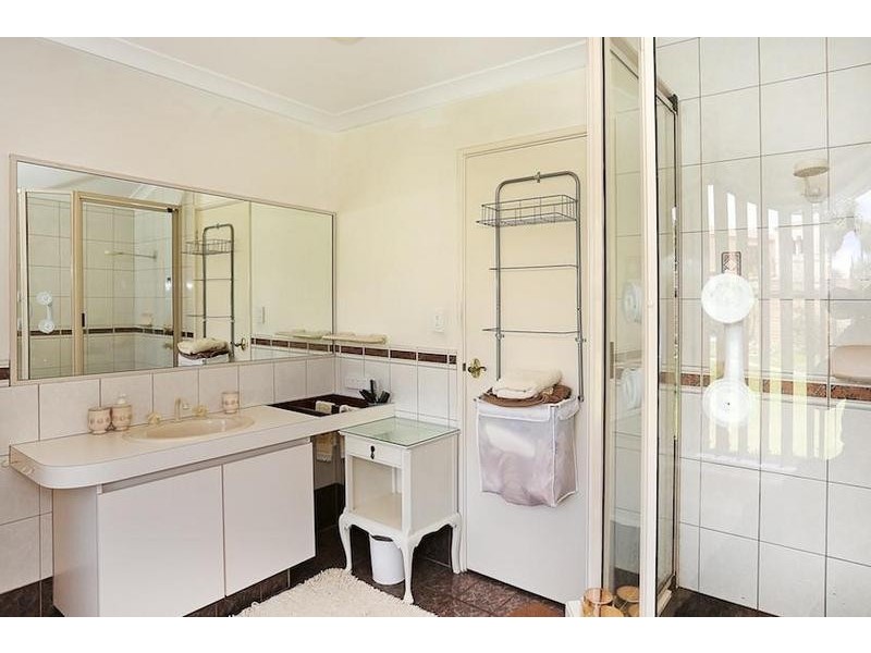 24 Cambria Island Retreat, Halls Head WA 6210