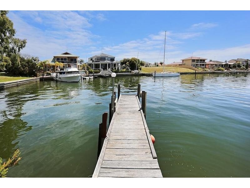 24 Cambria Island Retreat, Halls Head WA 6210