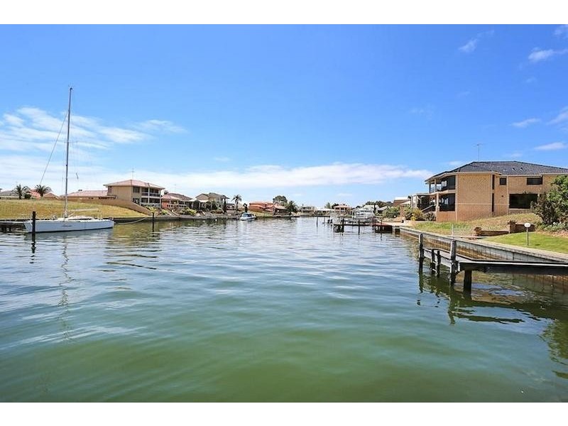 24 Cambria Island Retreat, Halls Head WA 6210