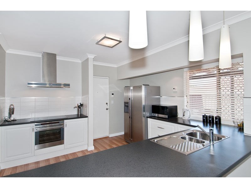 31 Everlasting Retreat, Halls Head WA 6210