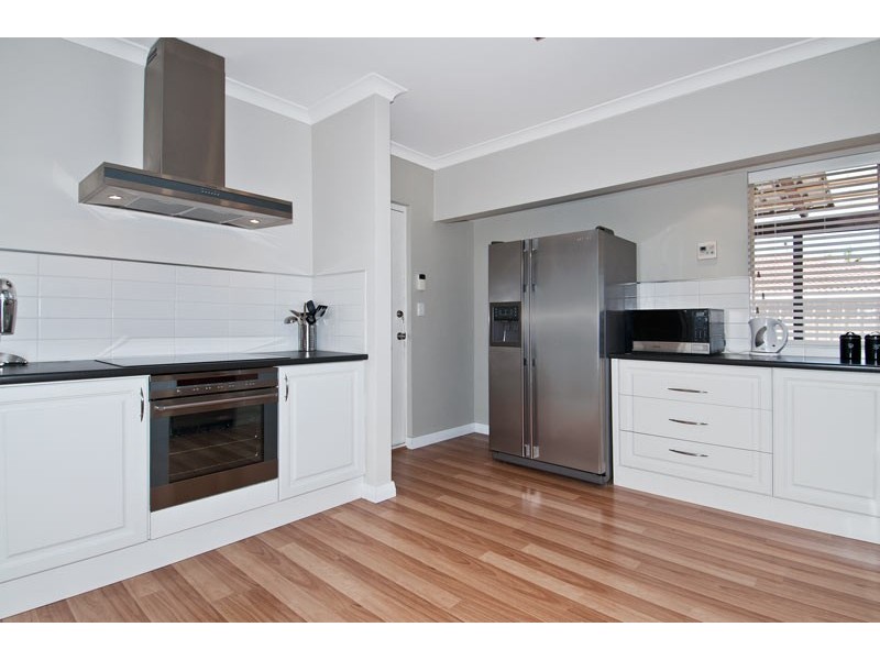 31 Everlasting Retreat, Halls Head WA 6210