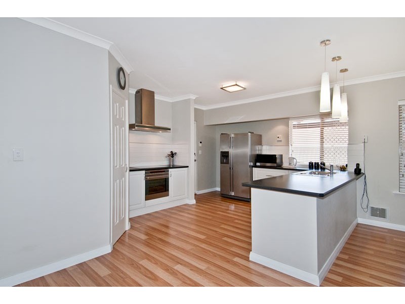 31 Everlasting Retreat, Halls Head WA 6210