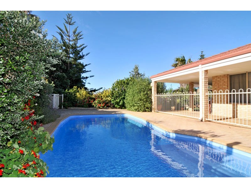 7 Admiralty Crescent, Halls Head WA 6210