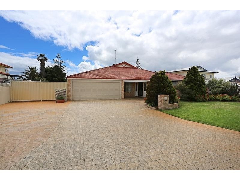 7 Admiralty Crescent, Halls Head WA 6210