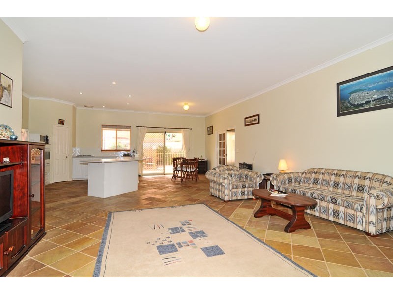 7 Admiralty Crescent, Halls Head WA 6210