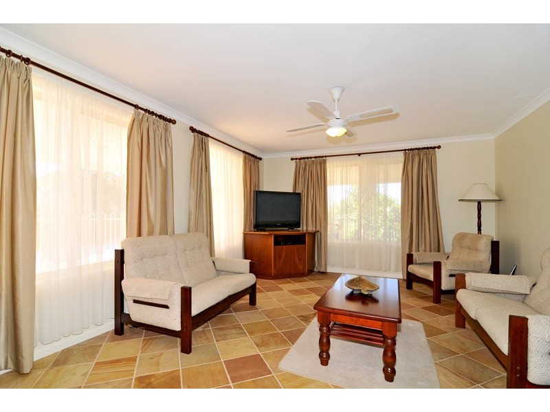 7 Admiralty Crescent, Halls Head WA 6210