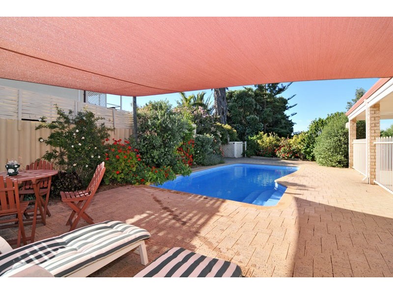 7 Admiralty Crescent, Halls Head WA 6210