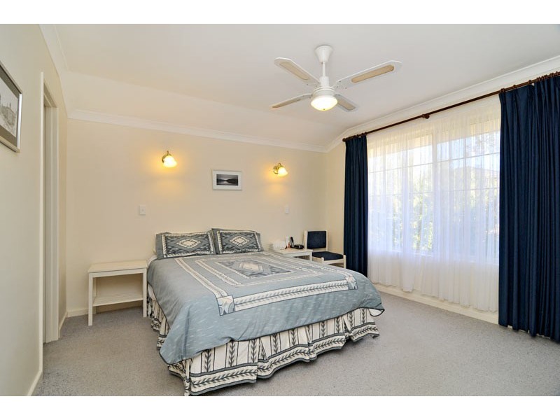 7 Admiralty Crescent, Halls Head WA 6210