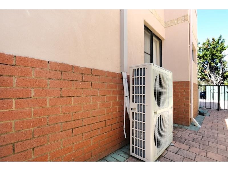 50 Waterside Drive, Dudley Park WA 6210