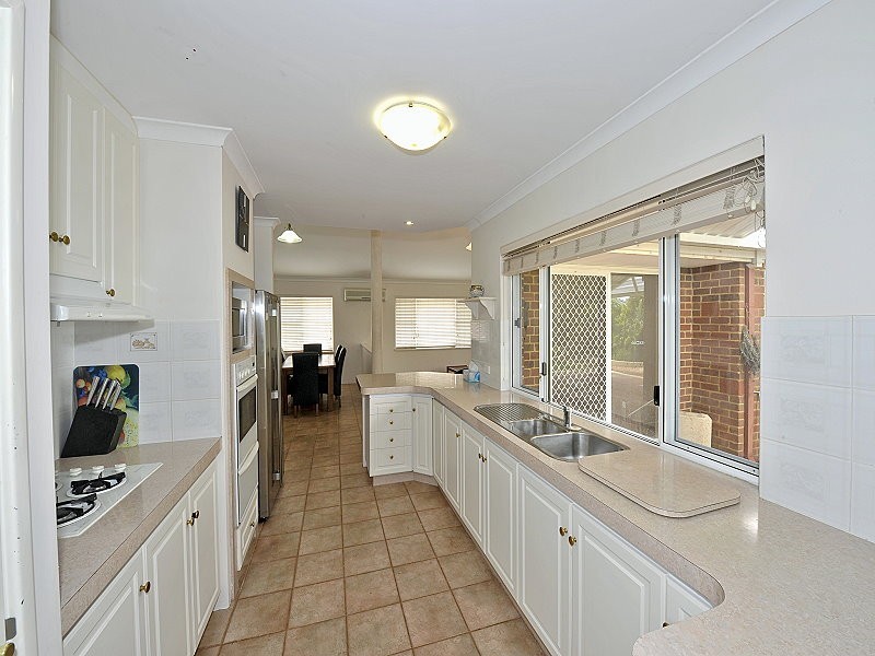 19 Muntries Pl, Halls Head WA 6210