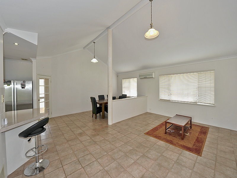 19 Muntries Pl, Halls Head WA 6210