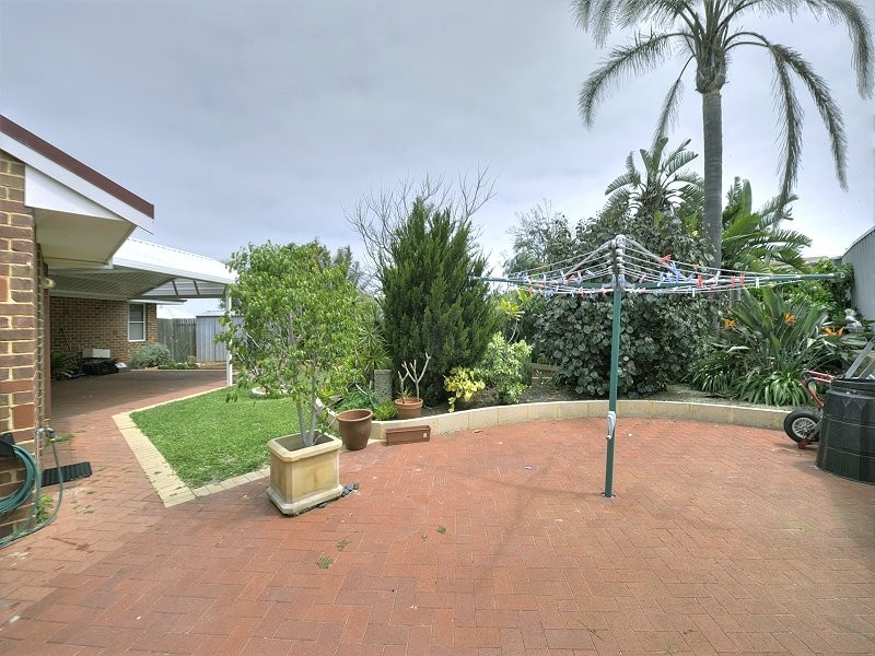 19 Muntries Pl, Halls Head WA 6210