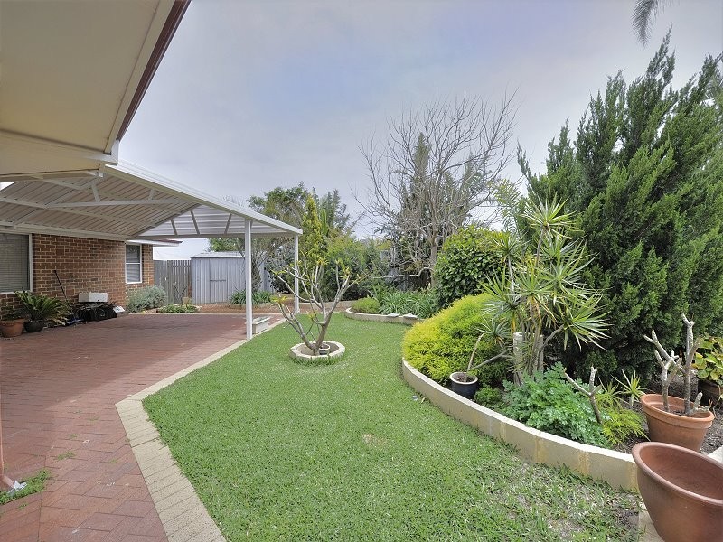 19 Muntries Pl, Halls Head WA 6210