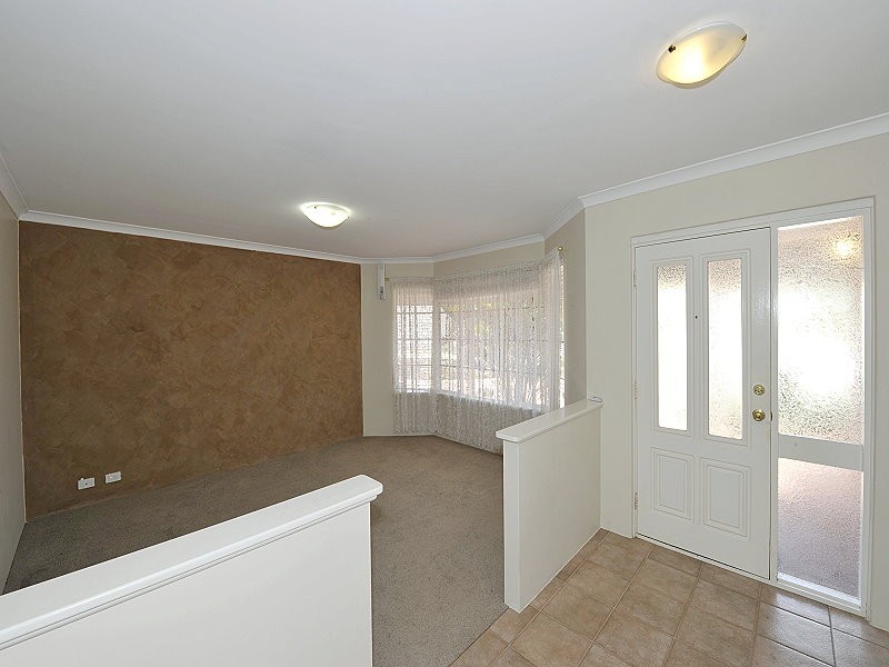 19 Muntries Pl, Halls Head WA 6210