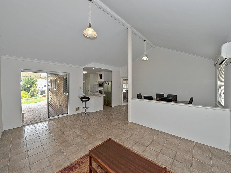 19 Muntries Pl, Halls Head WA 6210